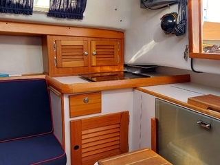 Alerion Express 28
