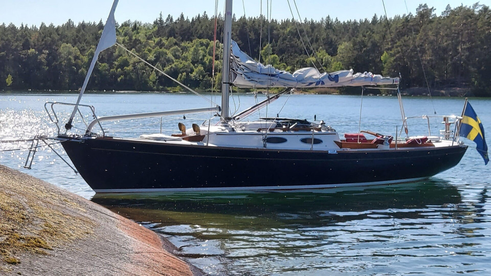 Alerion Express 28