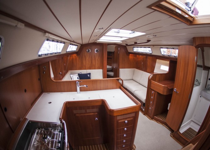 HALLBERG-RASSY 412