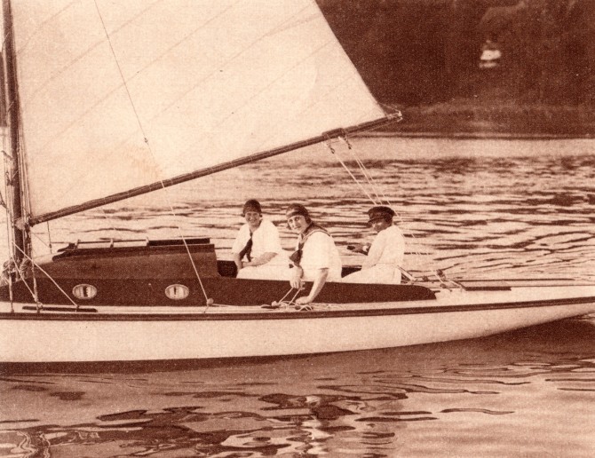 SK22 Fröken Sellden. Foto VECKO-JOURNALENS SEGLINGSNUMMER 1923